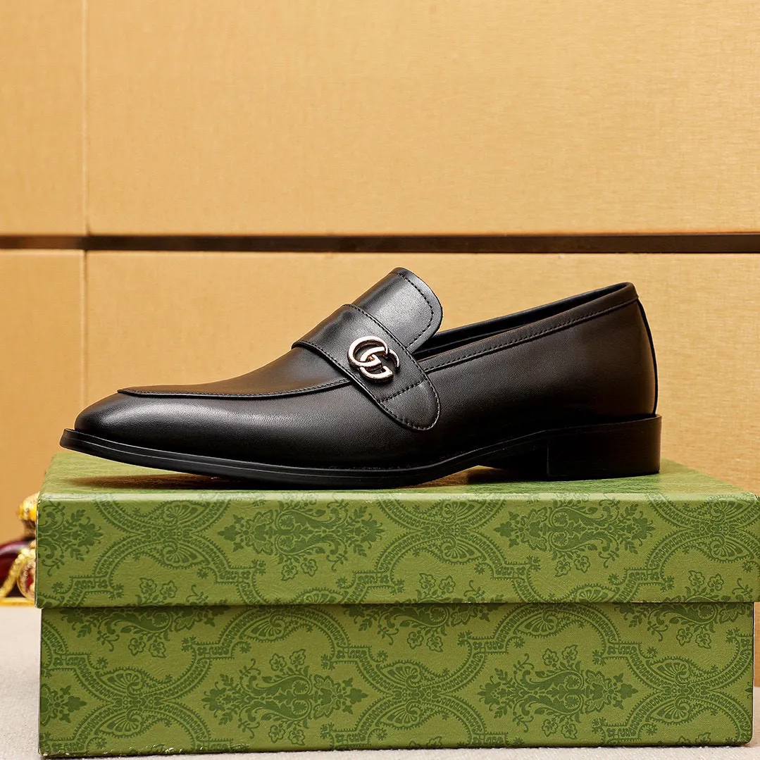 Men's shoes 💰400 💐 Product trademark: GUCCI "Gucci" casual leather shoes Regular size: 39-44 (38.45.46🉑️Customized) Product materials: Selected imported first-layer calfskin upper + luxury hardware buckle, imported 🐑 sheepskin lining. Strong three-dimensional visual effect, combined outsole Color: 2⃣️colors available